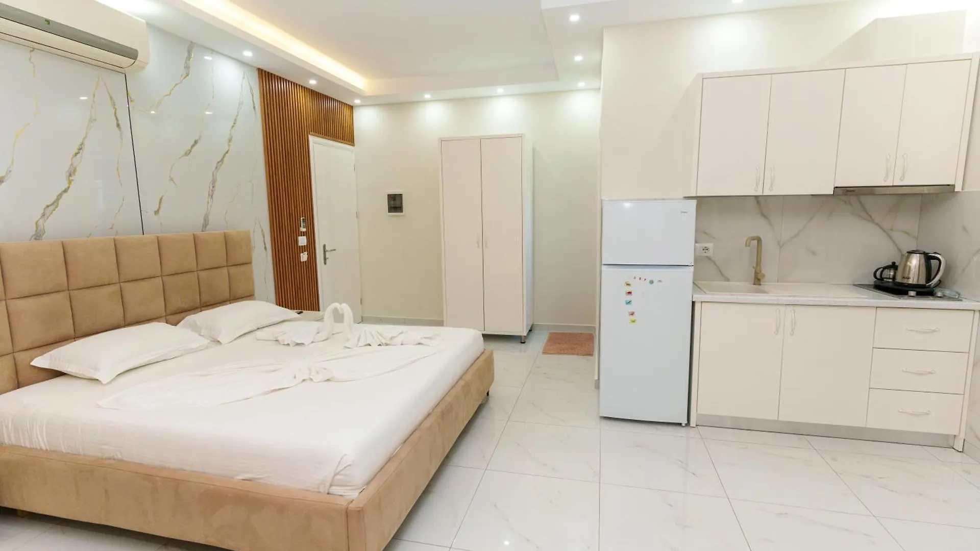 Sea La Vie By Hotel Anna Ksamil 0*,  Albania